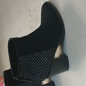 *Woman's Black Boots Size 8